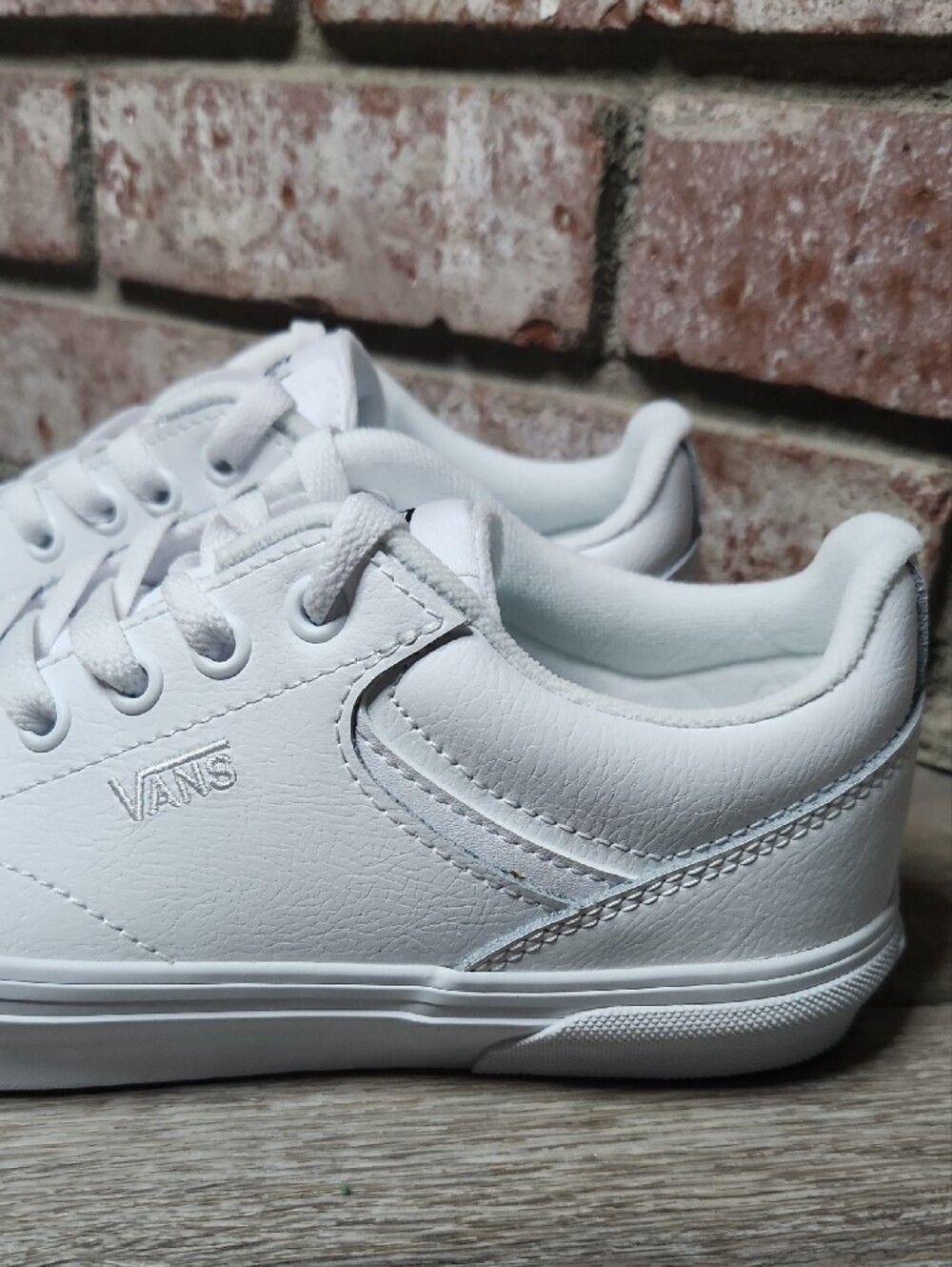 Vans Seldan White Low-Top Leather Sneakers Women's 8 NWOB - Picture 2 of 11